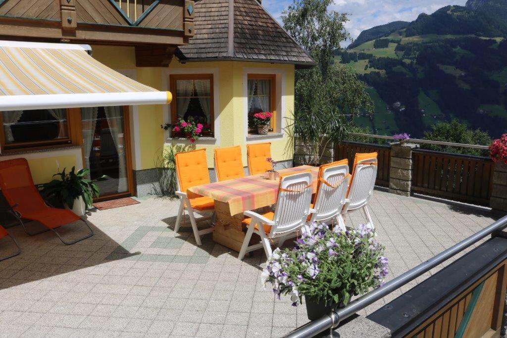 Landhaus Katharina Bis 12 Personen Mit Saunachalet Und Blick Auf Die Bergwelt Des Zillertals Хиппах Экстерьер фото