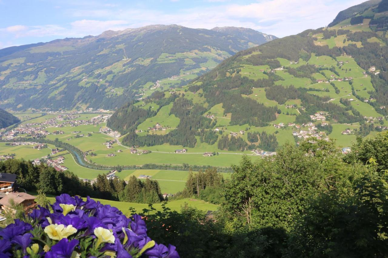 Landhaus Katharina Bis 12 Personen Mit Saunachalet Und Blick Auf Die Bergwelt Des Zillertals Хиппах Экстерьер фото