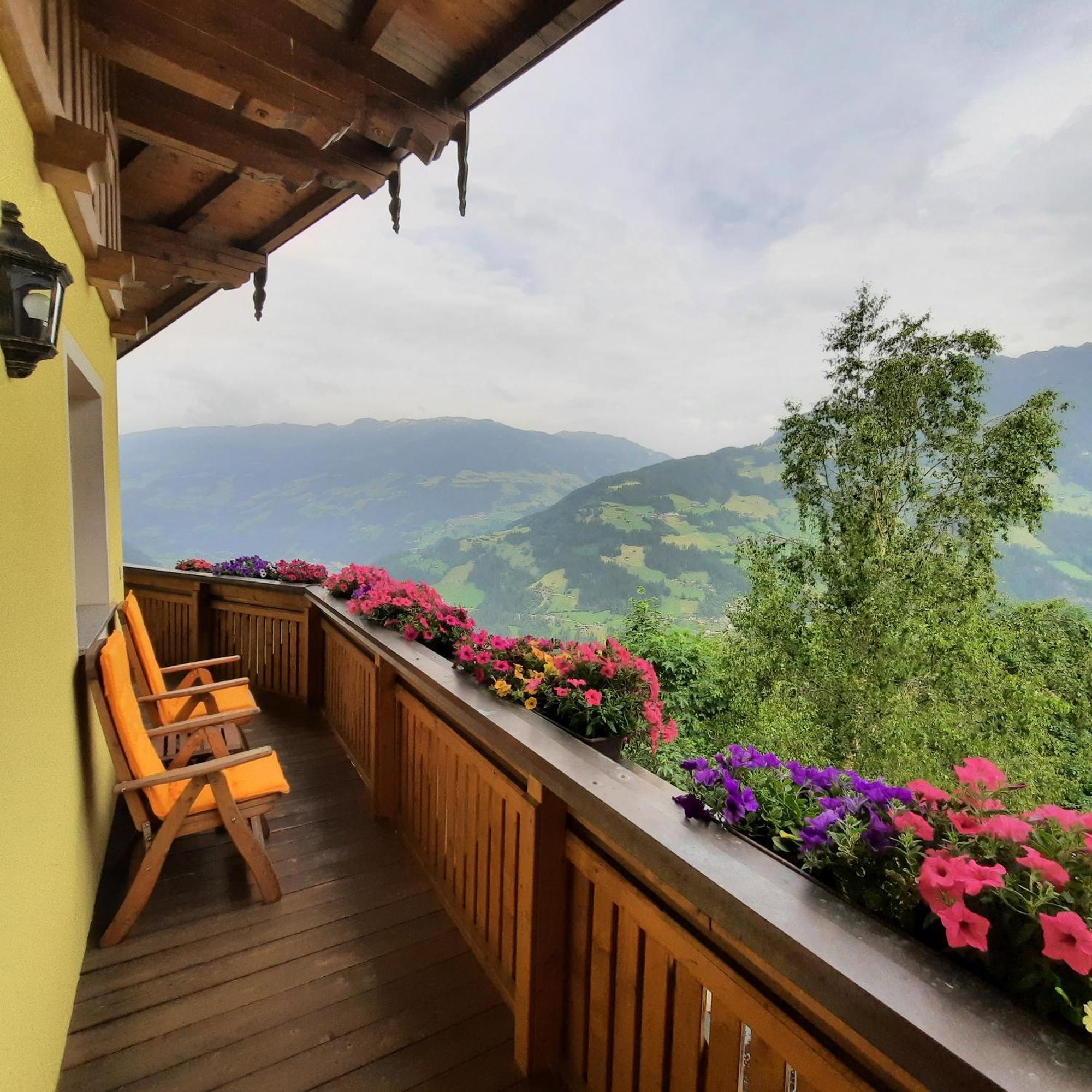 Landhaus Katharina Bis 12 Personen Mit Saunachalet Und Blick Auf Die Bergwelt Des Zillertals Хиппах Экстерьер фото