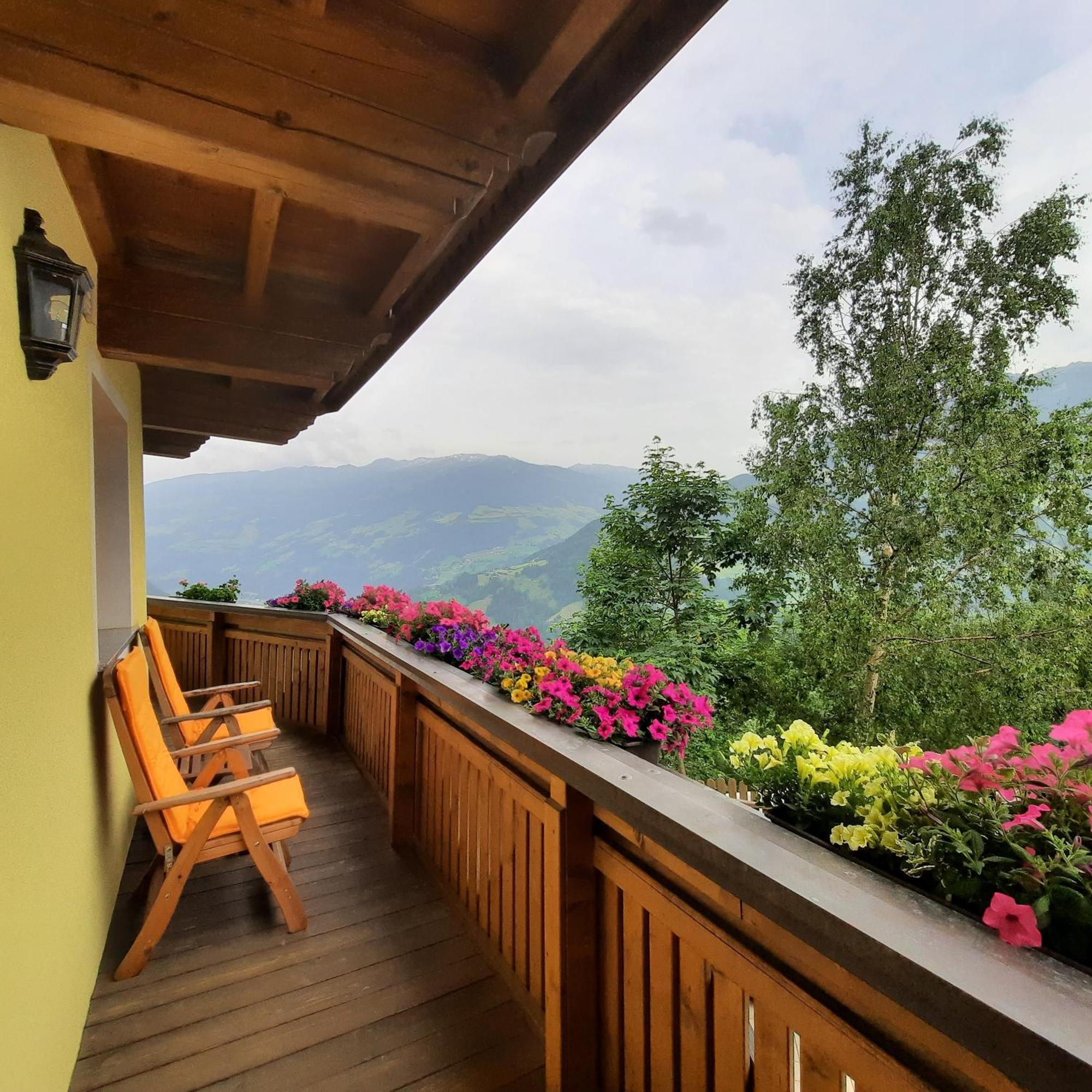 Landhaus Katharina Bis 12 Personen Mit Saunachalet Und Blick Auf Die Bergwelt Des Zillertals Хиппах Экстерьер фото
